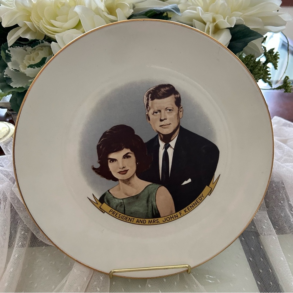 PRESIDENT AND MRS. JOHN F. KENNEDY COMMEMORATIVE PLATE 🇺🇸🇺🇸🇺🇸EUC